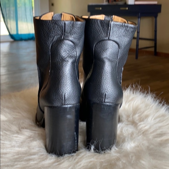 Shoes - Picture 5 of 7